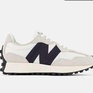 New Balance 327 Sneakers! Size 7.5